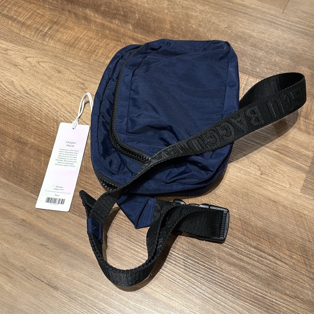 Navy BAGGU fanny pack NWT